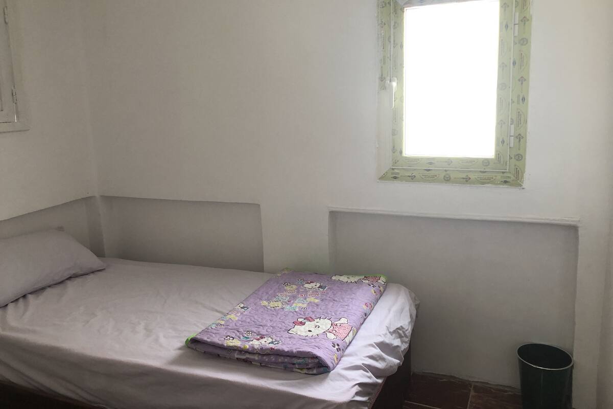 In-room safe, WiFi (free)