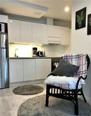 Superior Apartment, 1 Bedroom, Sauna, Courtyard View | Private kitchen | Coffee/tea maker, electric kettle, dining tables - Kotimaailma Apartments Lahti (Lahti)
