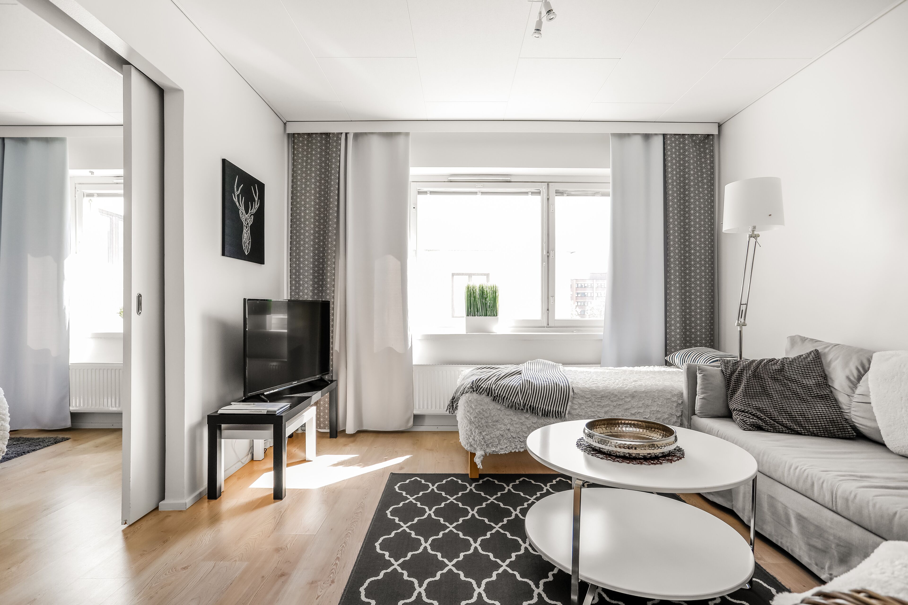 Apartment, 1 Bedroom, Courtyard View | Living room | Flat-screen TV