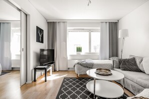 Appartamento, 1 camera da letto, vista cortile | Soggiorno | TV a schermo piatto