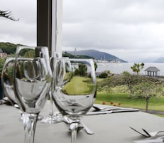 Daily cooked-to-order breakfast (GBP 13.00 per person)