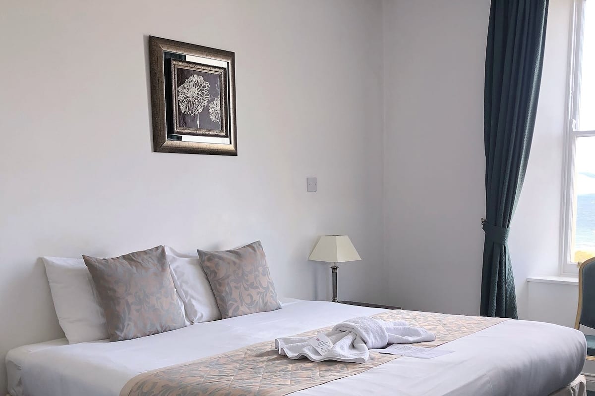 double room, sea view | blackout curtains, iron/ironing board, free wifi, bed sheets