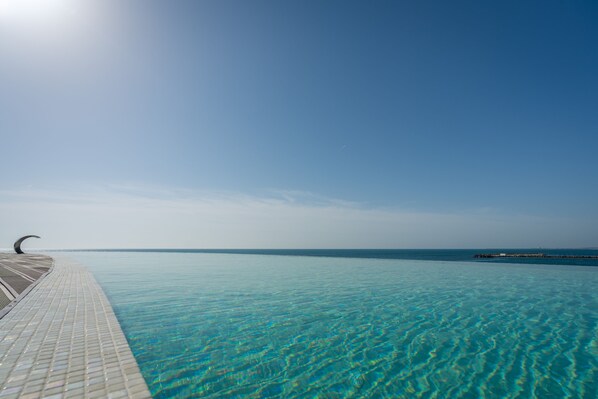 3 outdoor pools, pool umbrellas, sun loungers