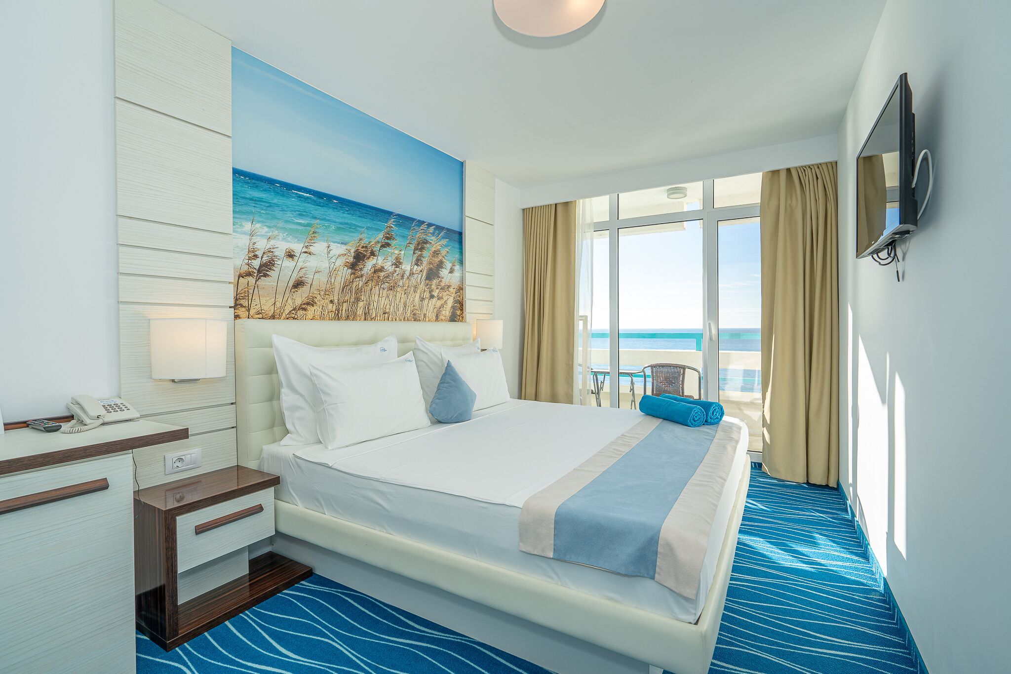 Minibar, in-room safe, soundproofing, free WiFi