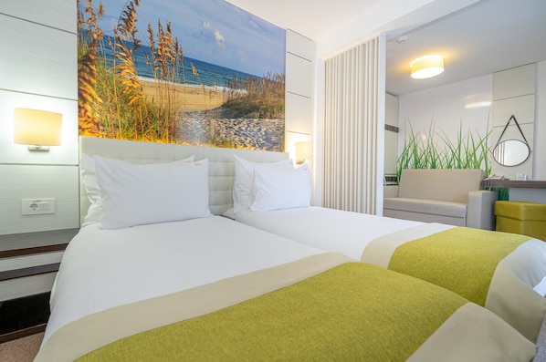 A hotel room with two beds, a large beach mural, a mirror, and a plant. - Mera Brise (Mangalia)