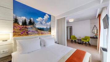 Minibar, soundproofing, free WiFi, bed sheets