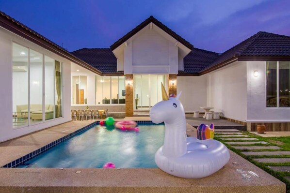 4-Bedroom Pool Villa  | شرفة/رواق