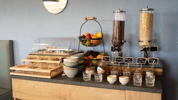 Petit déjeuner buffet servi tous les jours en supplément