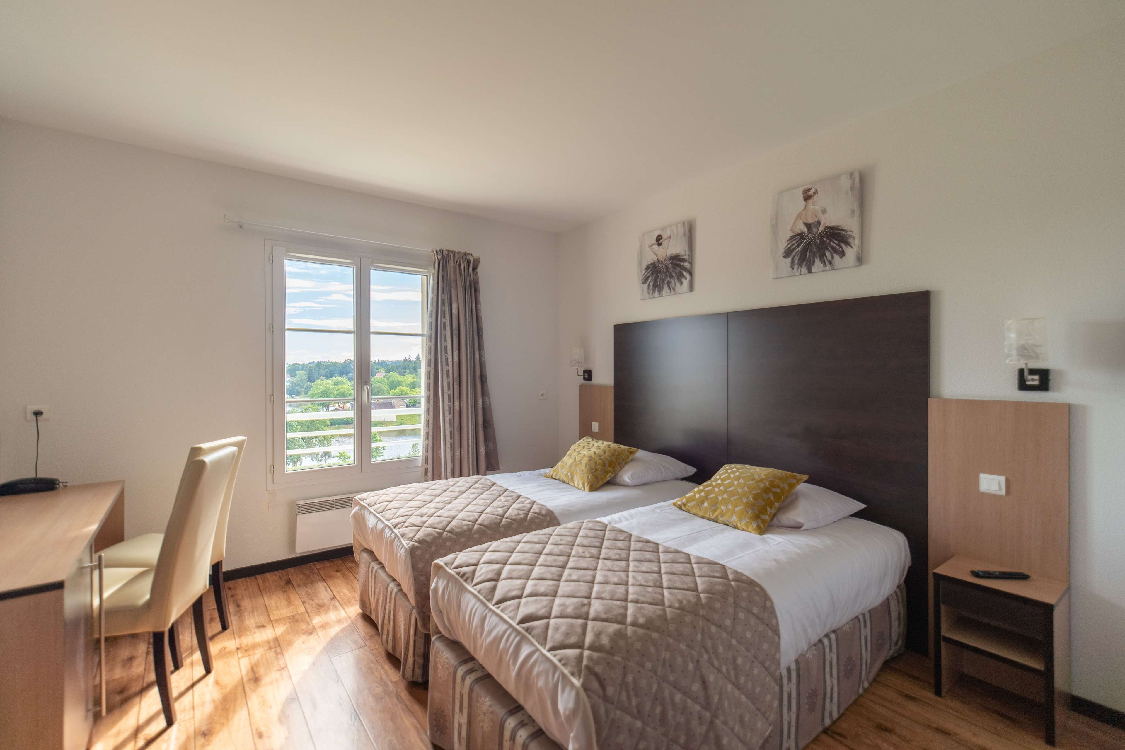 Bureau, Wi-Fi gratuit, draps fournis