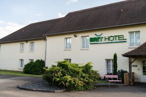 Front of property - Brit Hotel Confort La Tour Blanche (Saint-Yrieix-la-Perche)