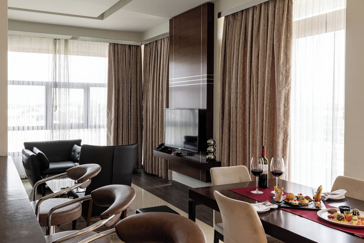 1 slaapkamer, een minibar, een kluis op de kamer, een bureau