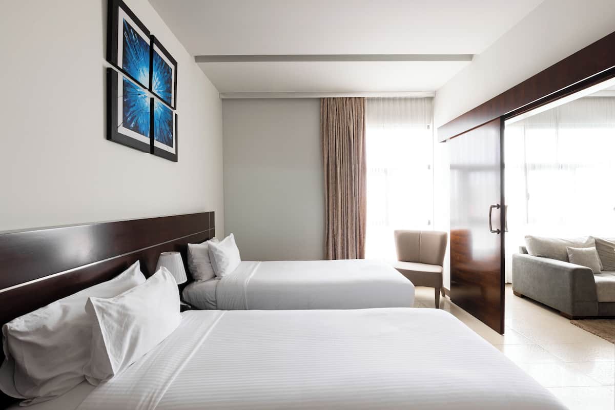 standard suite (twin) | 1 bedroom, minibar, in-room safe, desk