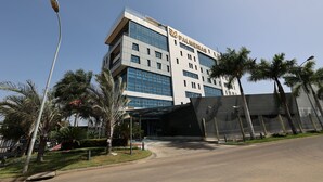A modern building with the sign "PALMEIRAS 1".