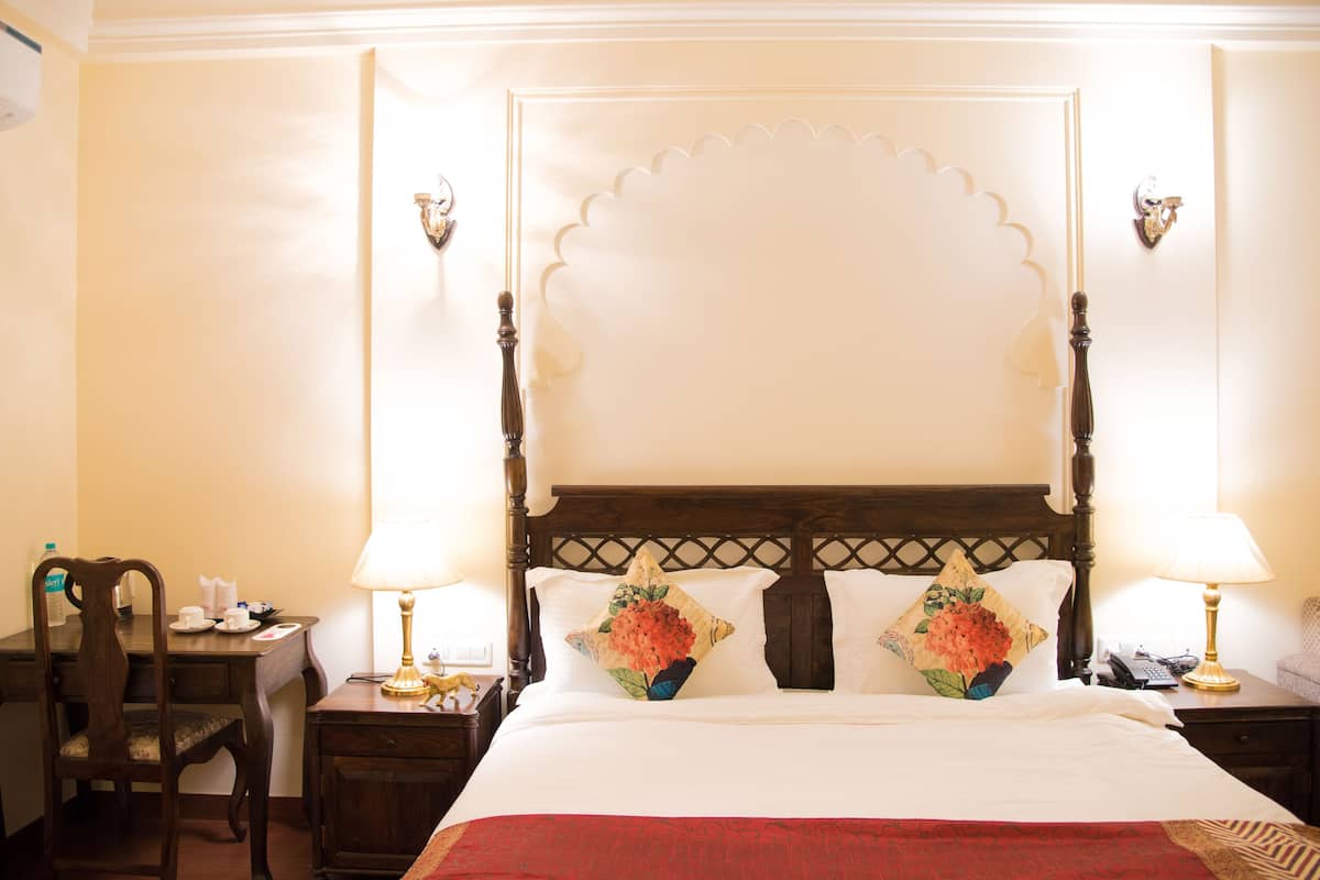 deluxe room | 1 bedroom, egyptian cotton sheets, premium bedding, minibar