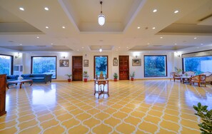 Lobby - WelcomHeritage Mount Valley Resort, Ranthambore (Sawai Madhopur)