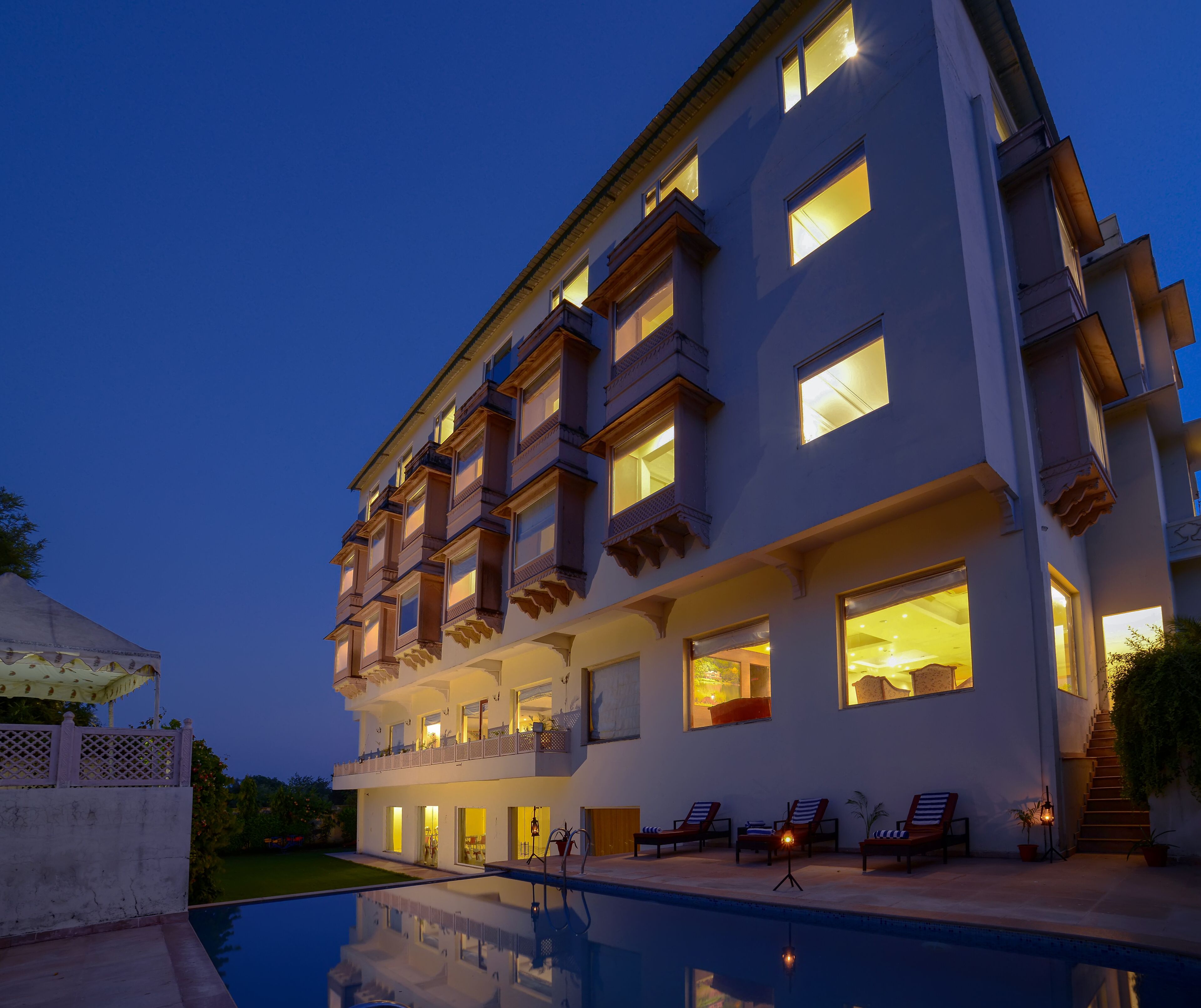 Outdoor pool, pool loungers