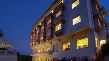 Outdoor pool, pool loungers