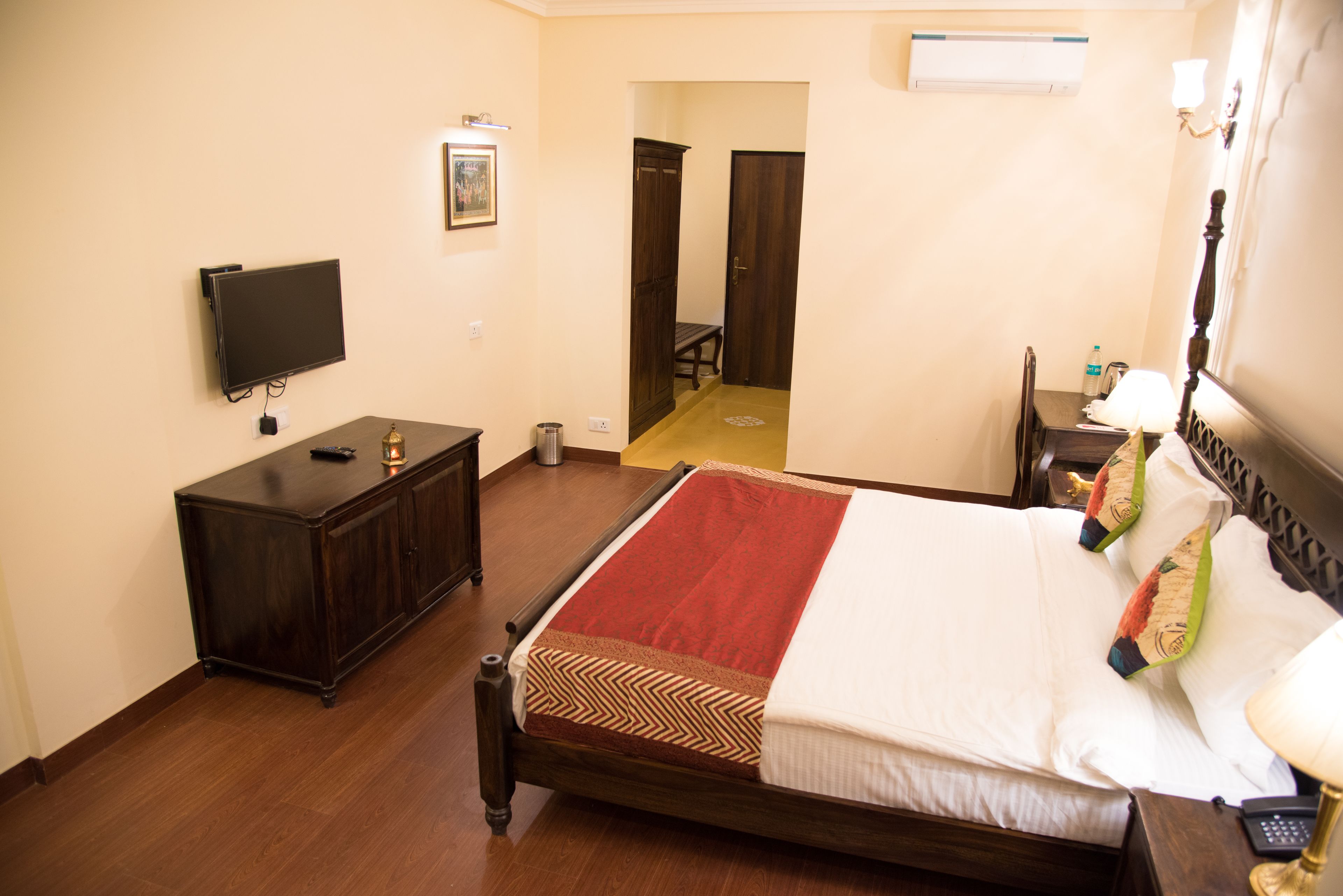 Egyptian cotton sheets, premium bedding, minibar, in-room safe