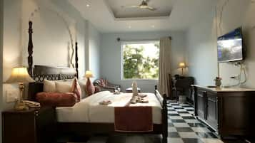 Maharaja Suite | ตู้นิรภัยในห้องพัก, โต๊ะทำงาน, พื้นที่ทำงานแบบใช้แล็ปท็อป, ผ้าม่านกันแสง