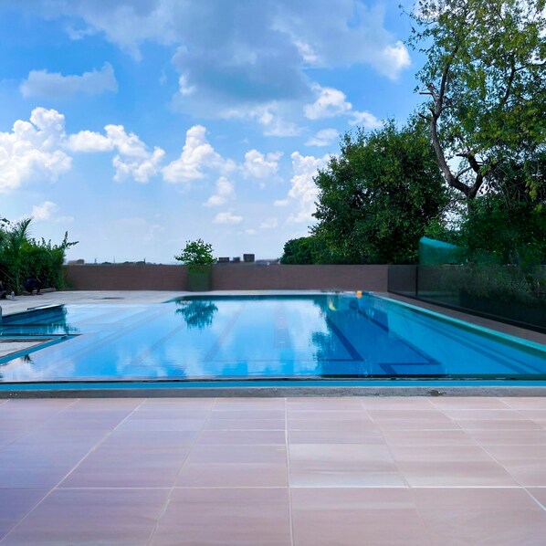 Outdoor pool, pool loungers