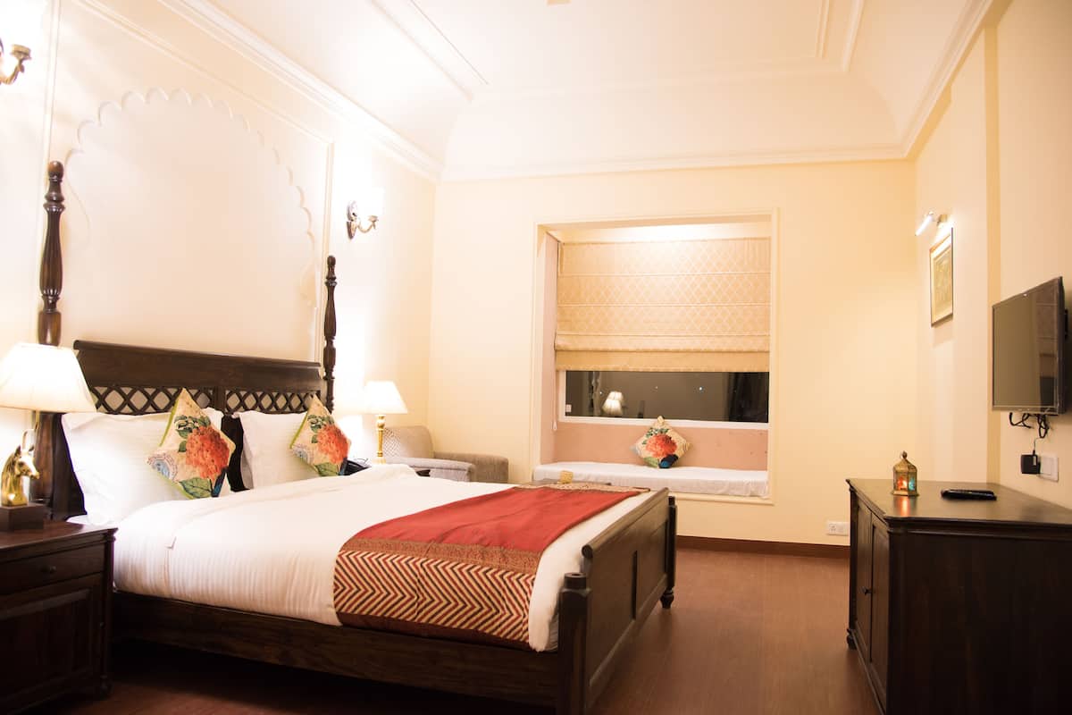 Habitación Deluxe | Sábanas de algodón egipcio, ropa de cama de alta calidad y minibar