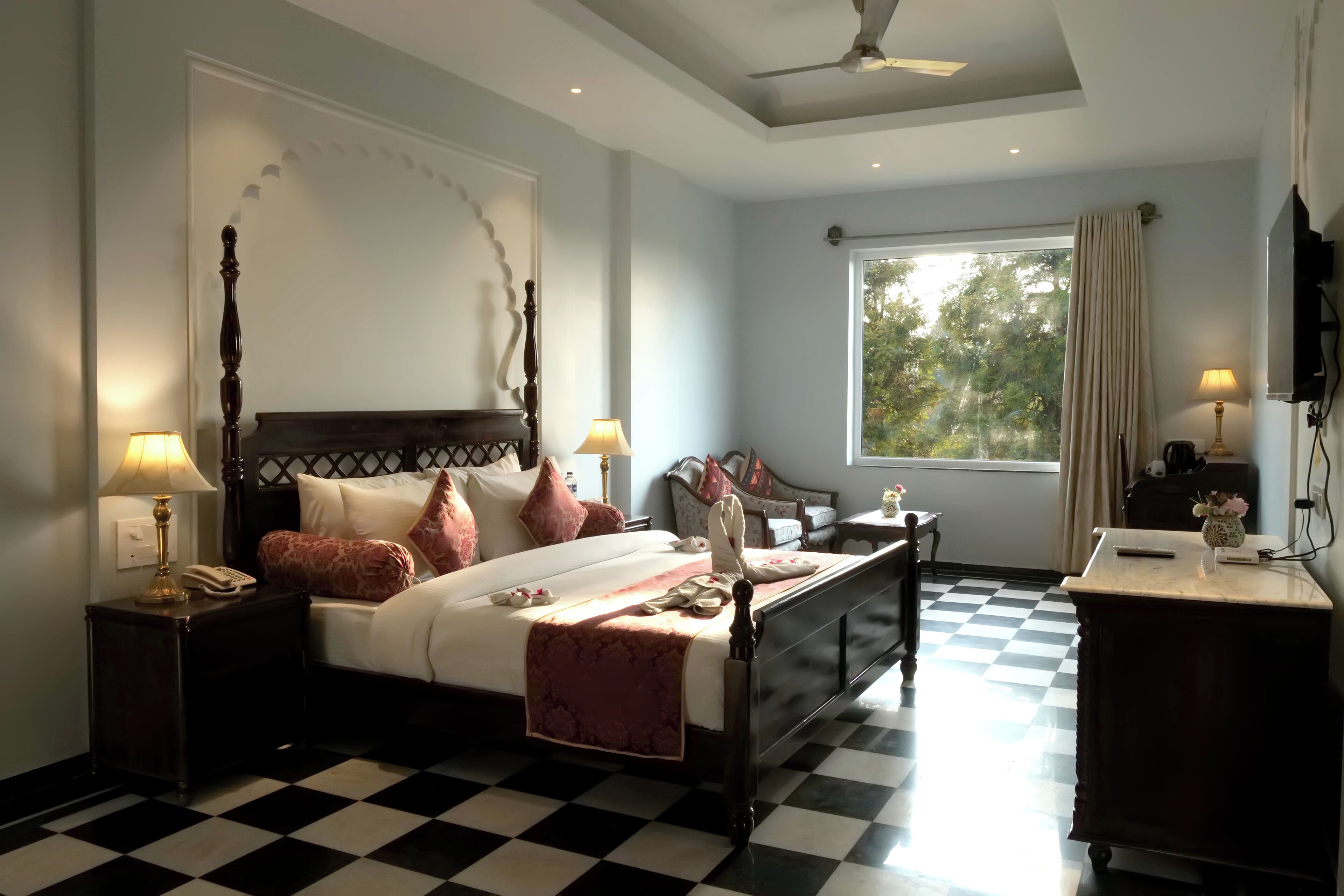 Maharaja Suite | Egyptian cotton sheets, premium bedding, minibar, in-room safe