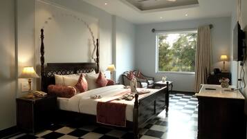 Maharaja Suite | Egyptian cotton sheets, premium bedding, minibar, in-room safe