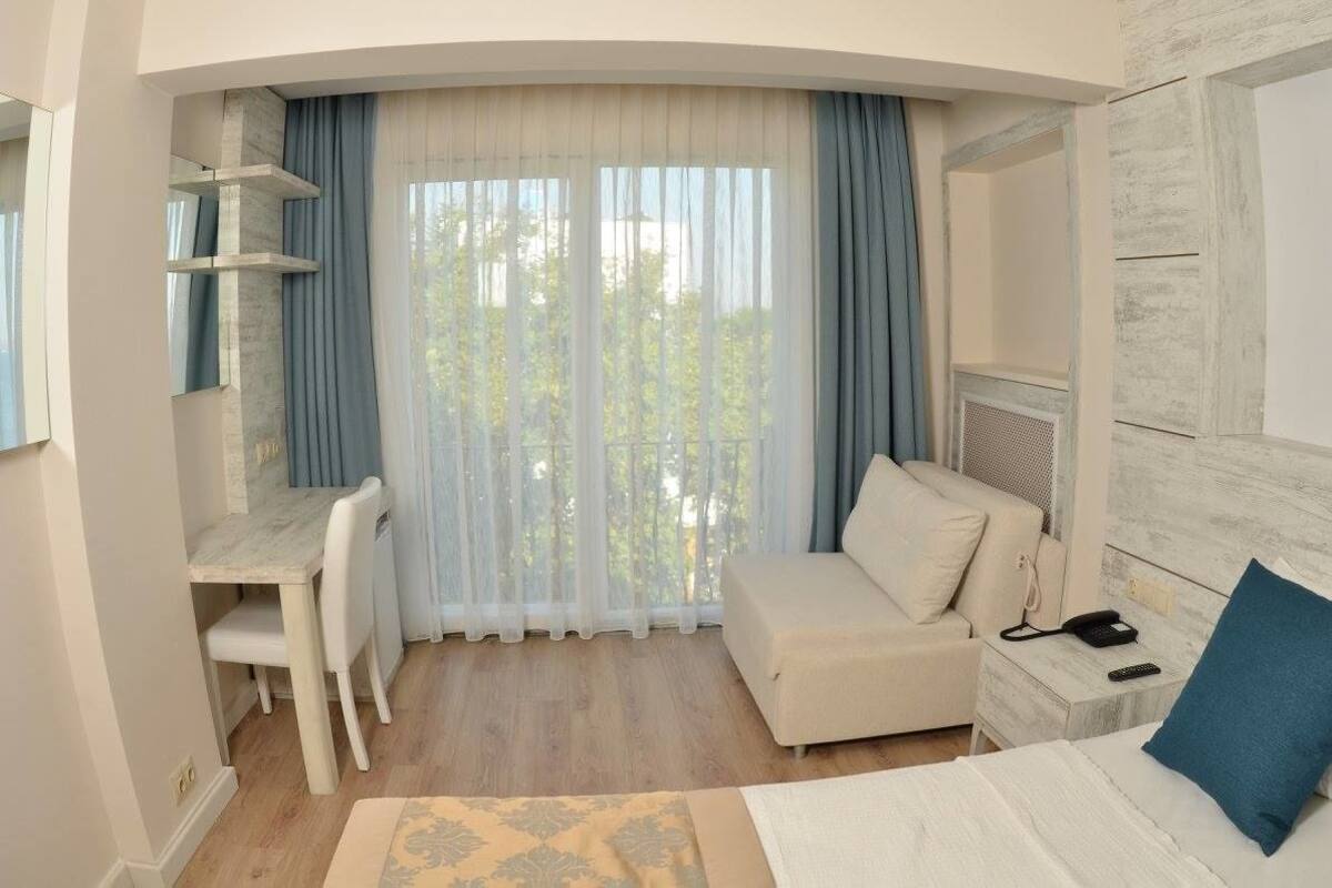 Ropa de cama de alta calidad, minibar, escritorio y wifi gratis 