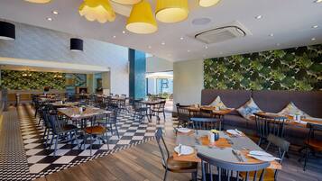 Daily continental breakfast (ZAR 195.00 per person)