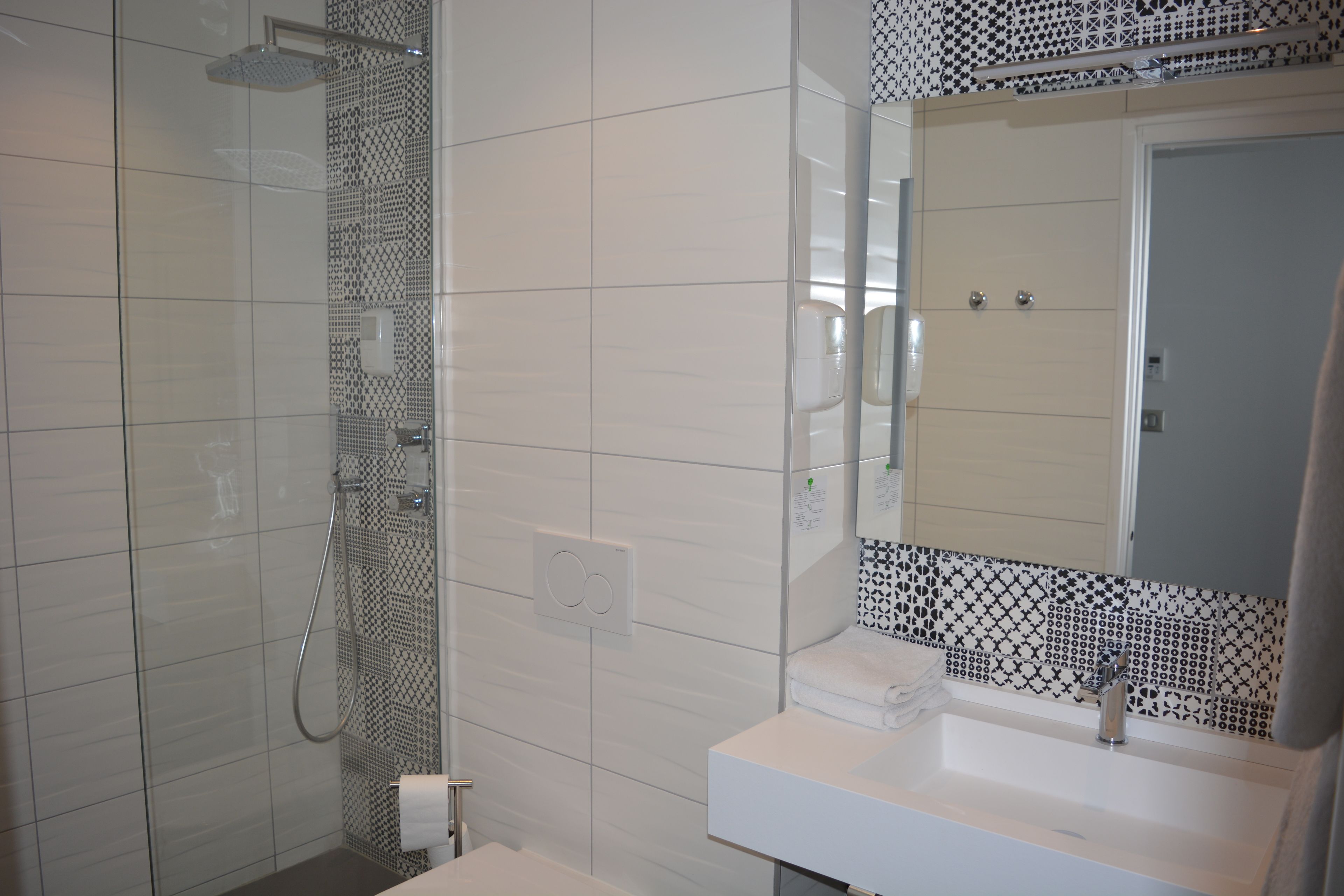 comfort double room, terrace | bathroom | shower, free toiletries, towels