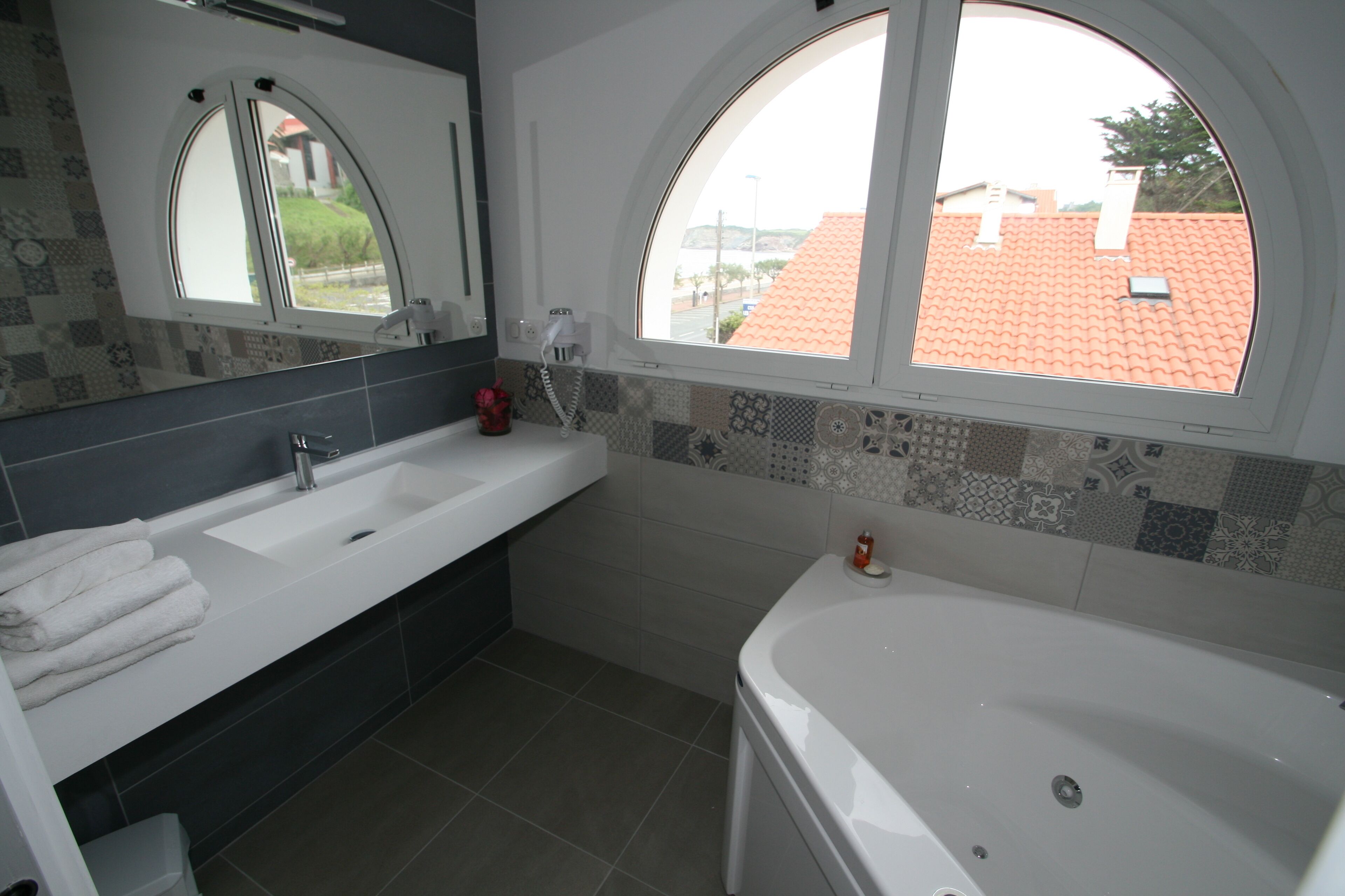 balnéo room, oceanfront with terrace | in-room safe, soundproofing, free wifi, bed sheets