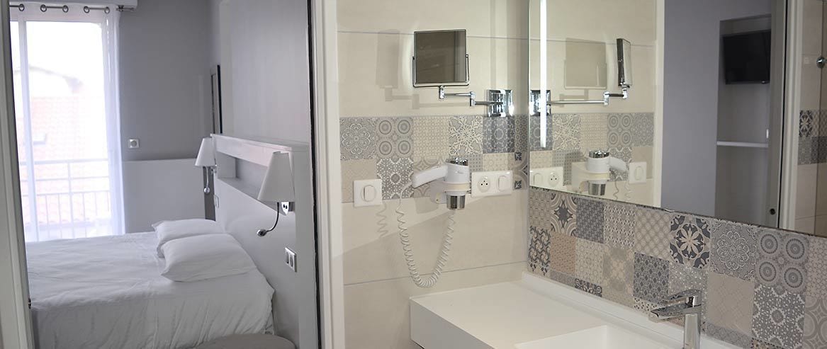 comfort double room, terrace | in-room safe, soundproofing, free wifi, bed sheets