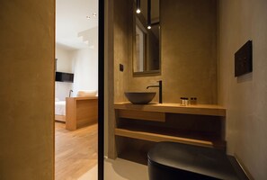 Shower, free toiletries, hair dryer, slippers - Portou House (Chania)