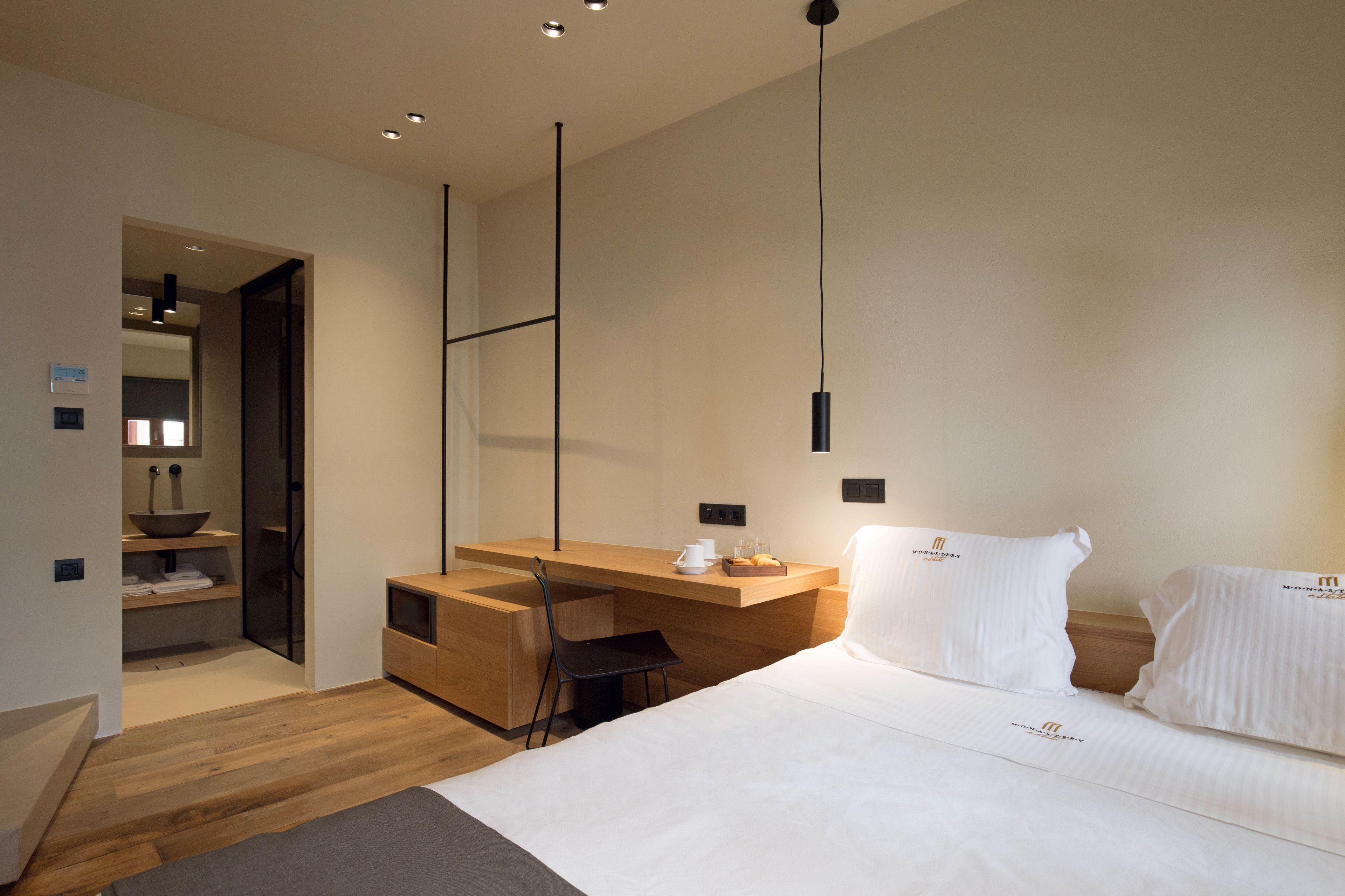 Zimmersafe, schallisolierte Zimmer, Bügeleisen/Bügelbrett