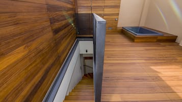Quarto luxo, para não fumantes, terraço (Hot Tub, 2nd Floor) | Terraço/pátio