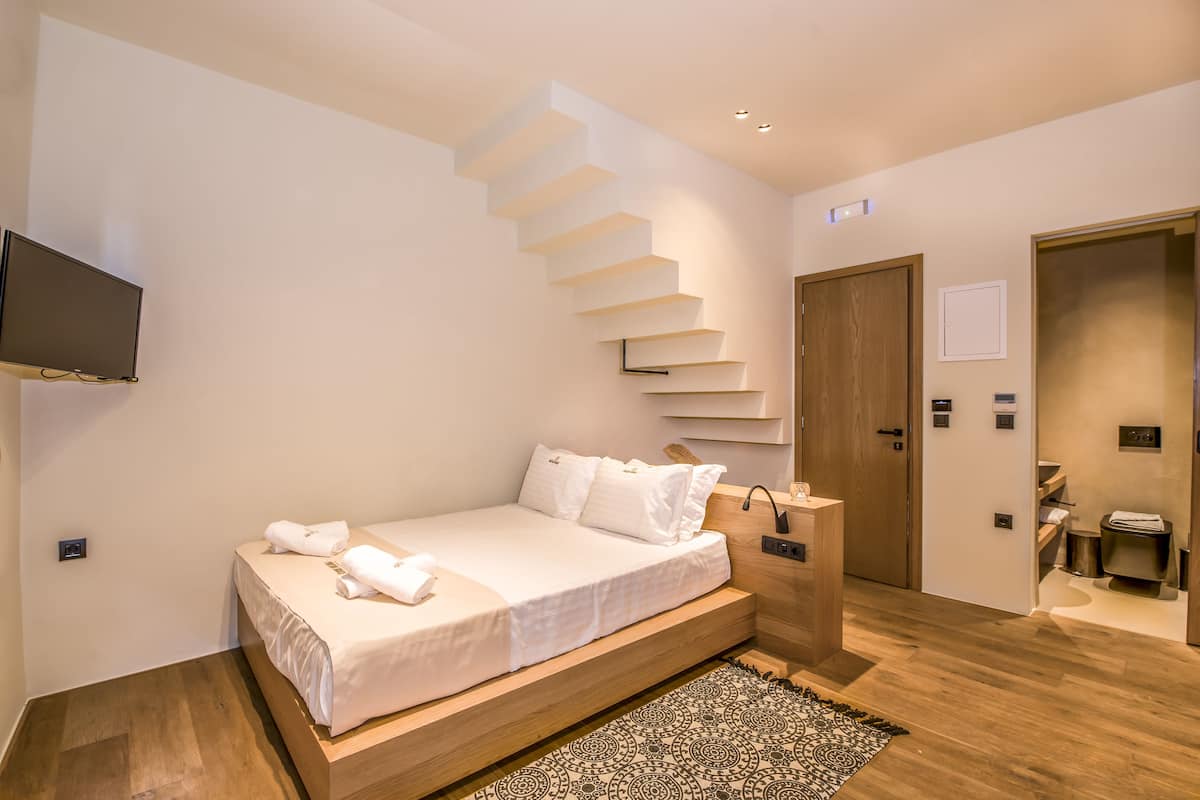 Deluxe Room, Non Smoking, Terrace (Hot Tub, 2nd Floor) | In-room safe, iron/ironing board, WiFi (free), bed sheets