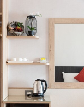 Hochwertige Bettwaren, Daunenbettdecken, Pillowtop-Betten, Schreibtisch