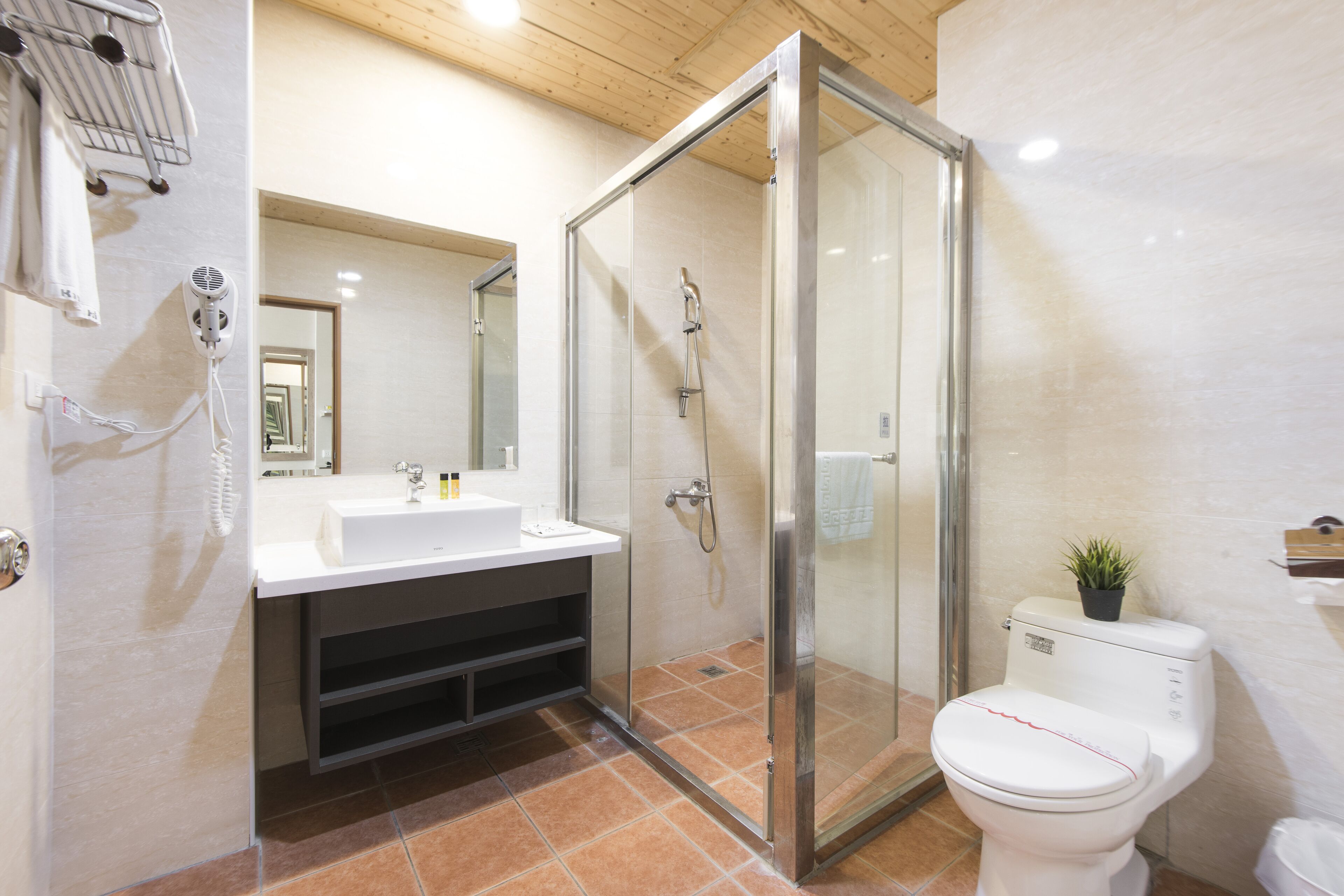 standard double room | bathroom | shower, rainfall showerhead, hair dryer, slippers