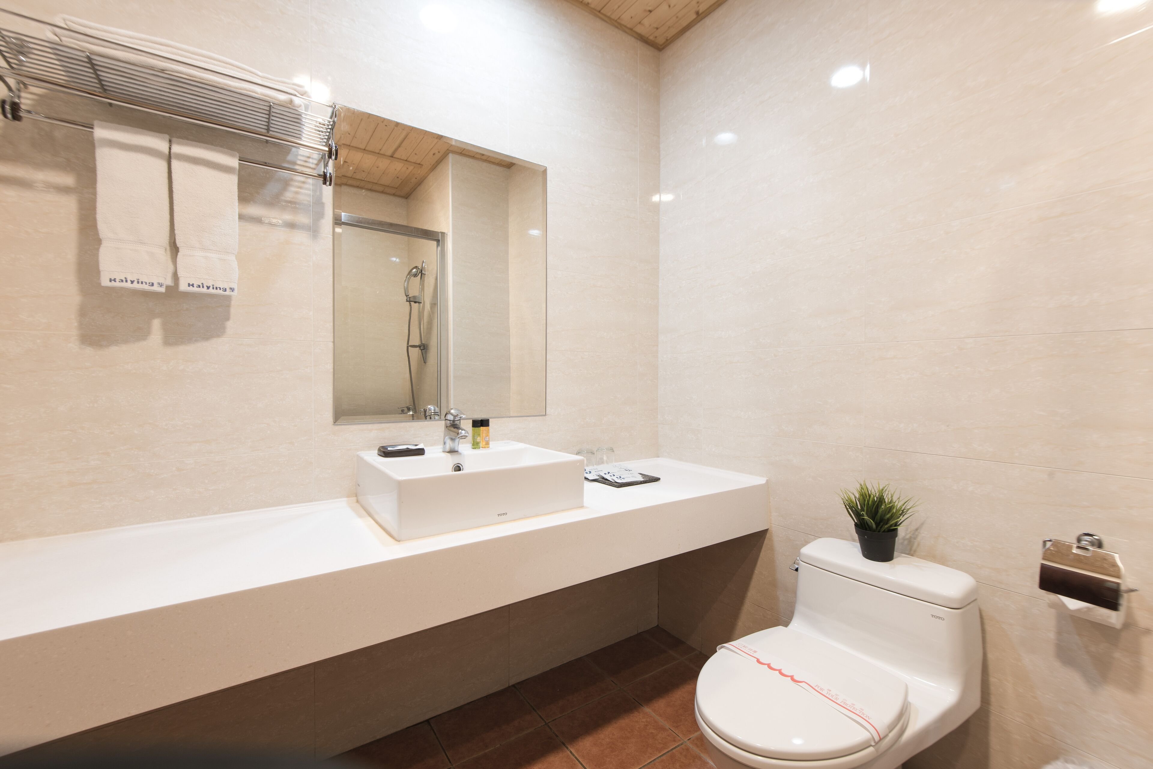 standard twin room, 2 single beds | bathroom | shower, rainfall showerhead, hair dryer, slippers