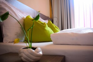 Desk, soundproofing, free WiFi, bed sheets - Hotel KUBE (Folgaria)