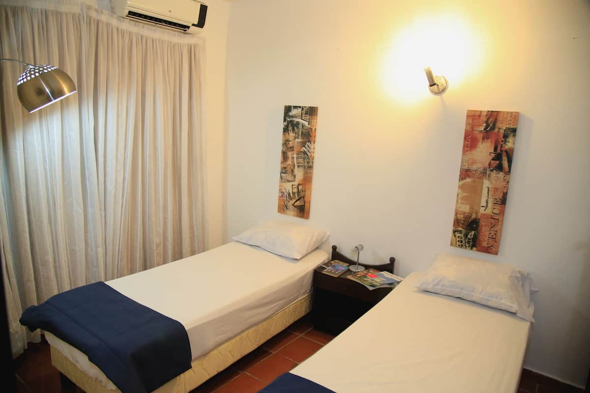 Phòng, 2 giường đơn | Nôi (giường cho trẻ sơ sinh) miễn phí, giường gấp/giường phụ (miễn phí)