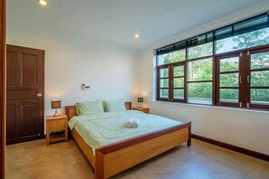 4-Bedroom Pool Villa | 4 phòng ngủ, bàn, màn/rèm cản sáng, giường gấp/giường phụ (phụ phí) 