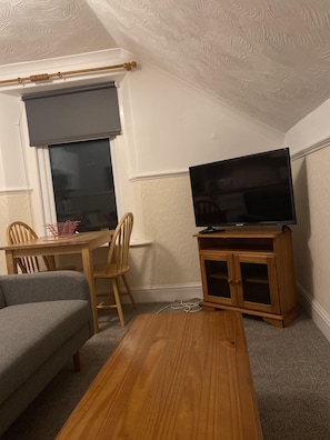 Appartement Supérieur, salle de bains privée | Bar lounge
