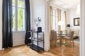 Deluxe Apartment, Private Bathroom, City View (Colmar) | Lounge