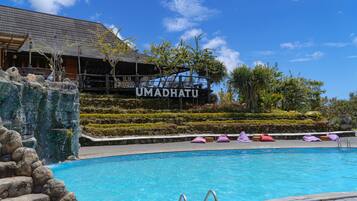 Piscina all'aperto, cabine incluse nel prezzo, ombrelloni da piscina