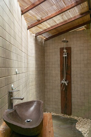 Villa, 2 Bedrooms, Private Pool (Wooden) | Bathroom | Shower, free toiletries, hair dryer, towels - Umadhatu Resort (Selemadeg)