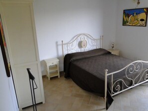 Habitación doble, accesible para personas con discapacidad, vistas al jardín | Decoración individual, escritorio, sistema de insonorización