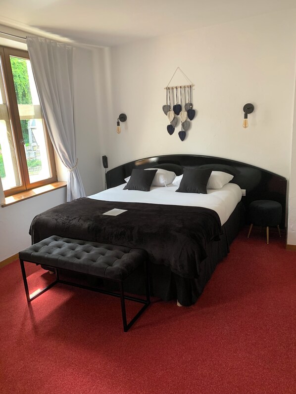 Zimmer | 1 Schlafzimmer, Zimmersafe, individuell dekoriert