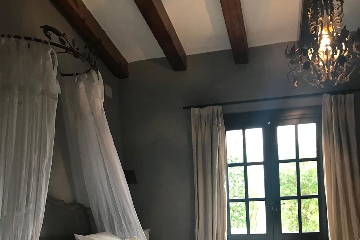 1 bedroom, premium bedding, in-room safe, laptop workspace