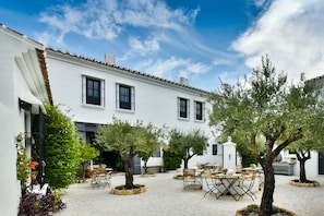 Courtyard - La Posada del Torcal (Villanueva de la Concepcion)